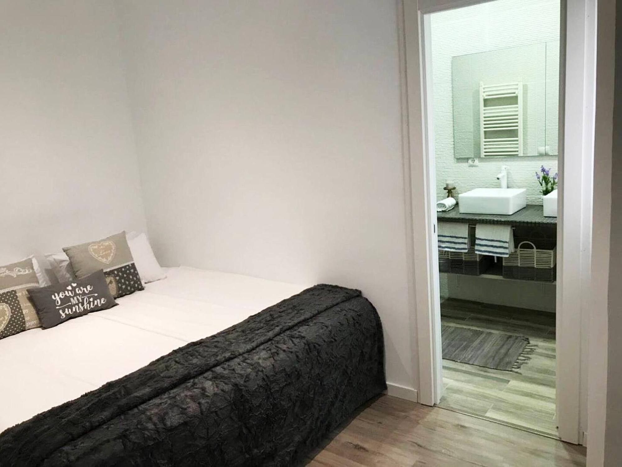 Adorable Urban Suites Las Palmas de Gran Canaria Room photo